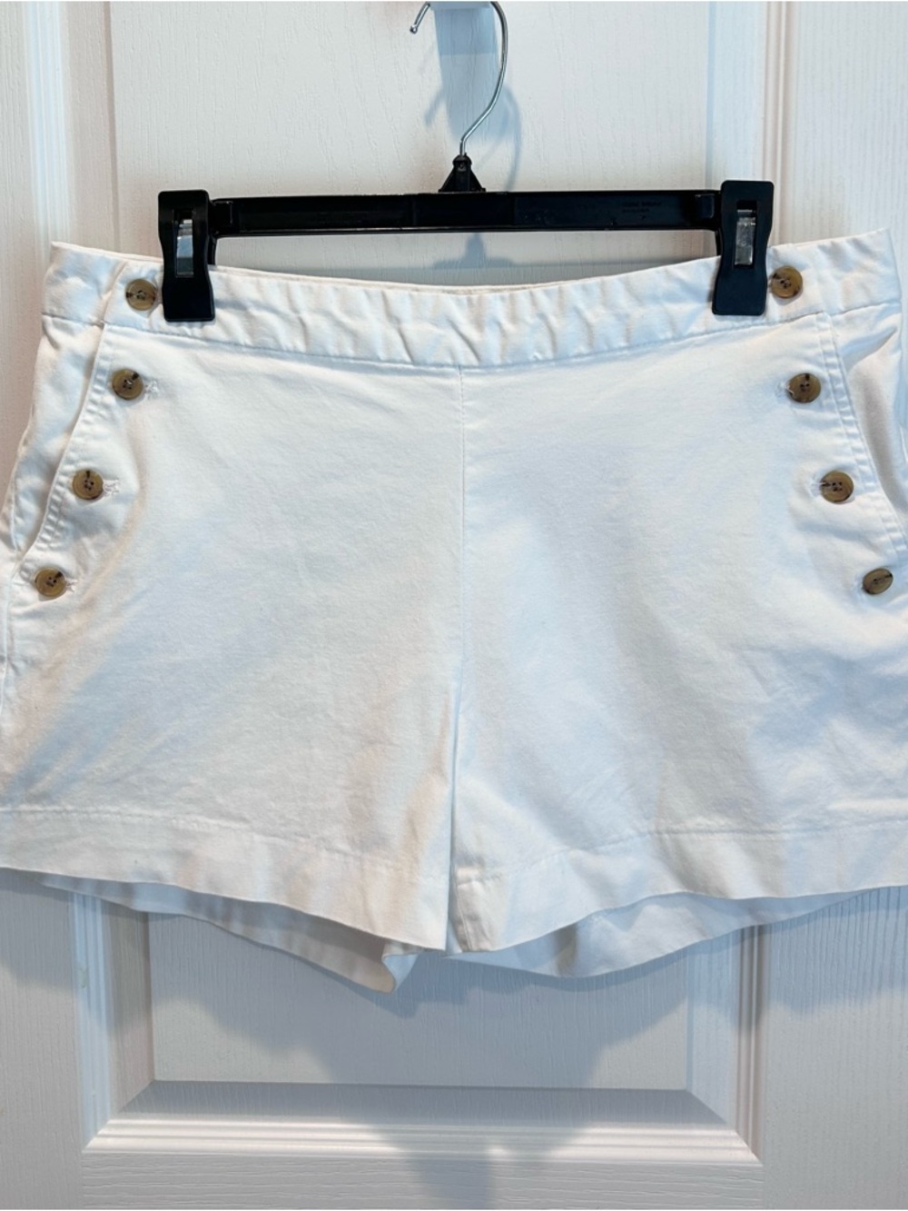 Banana Republic Women’s White Chino Shorts Button Pocket Detailing Size 10